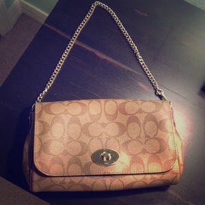 Authentic Coach clutch in GUC